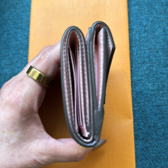 Louis Vuitton Celeste Wallet. M81665 - Picture 6 of 10